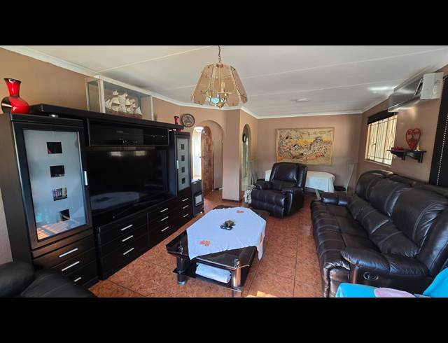 3 BEDROOM FREEHOLD FOR SALE IN MAYBERRY PARK
